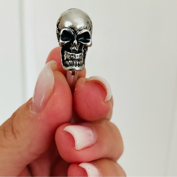 Trendy Gothic Silver Tone Skull Stud Earrings - Picture 4 of 8